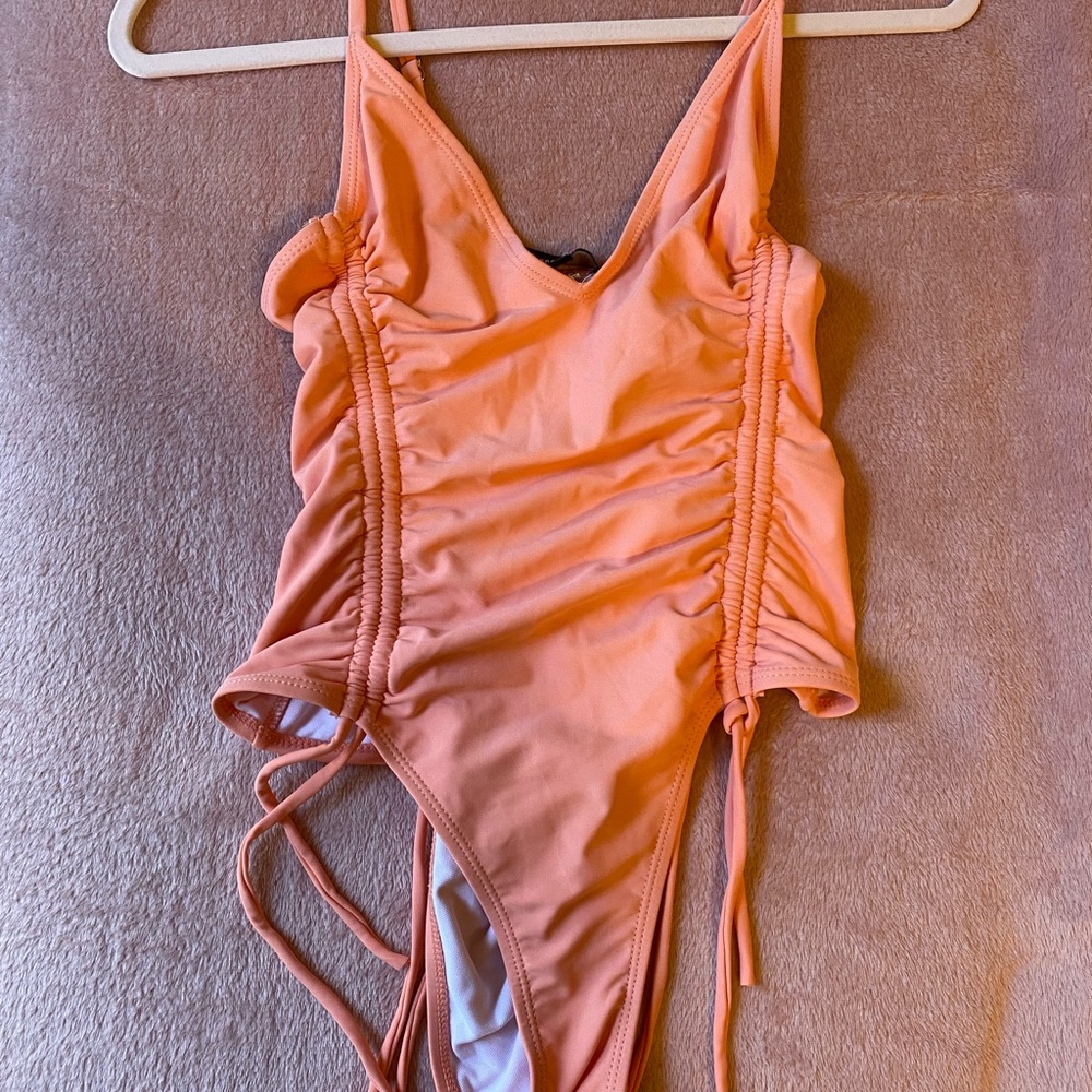 ONE PIECE SWIM SUIT